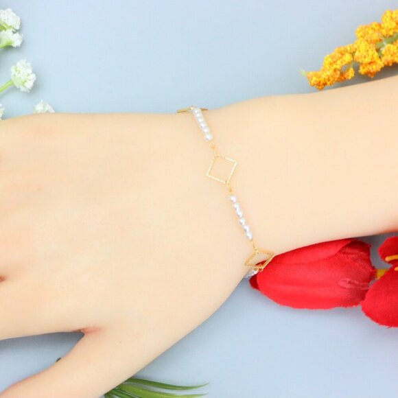"Elegant & Trendy Bracelet, A Perfect Gift for Women, Thoughtful, EVCH1794 - Picture 1 of 10
